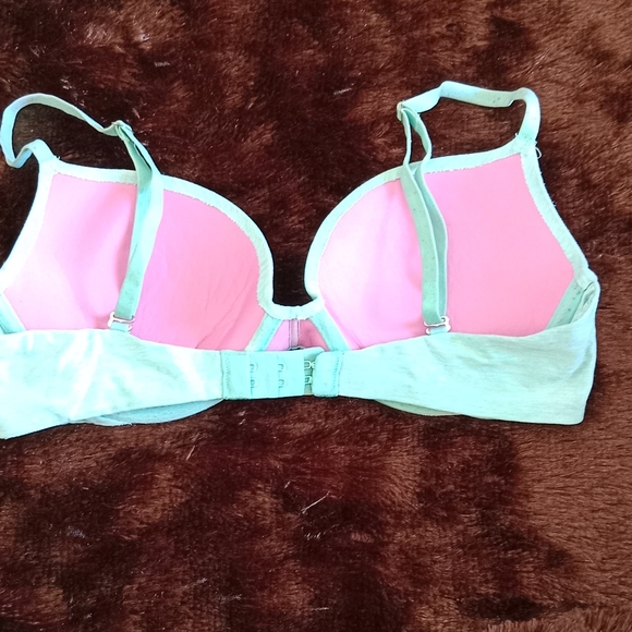 Pink Victoria 's secret bikini top - Picture 3 of 5